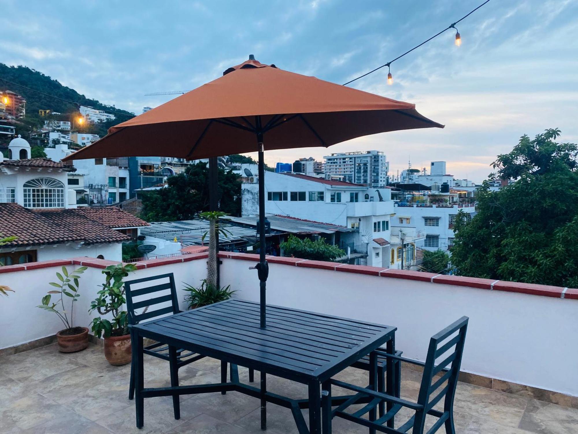 Apartment 6 Blocks To Beach, Roof Terrace With Spa Tub & Bbq *