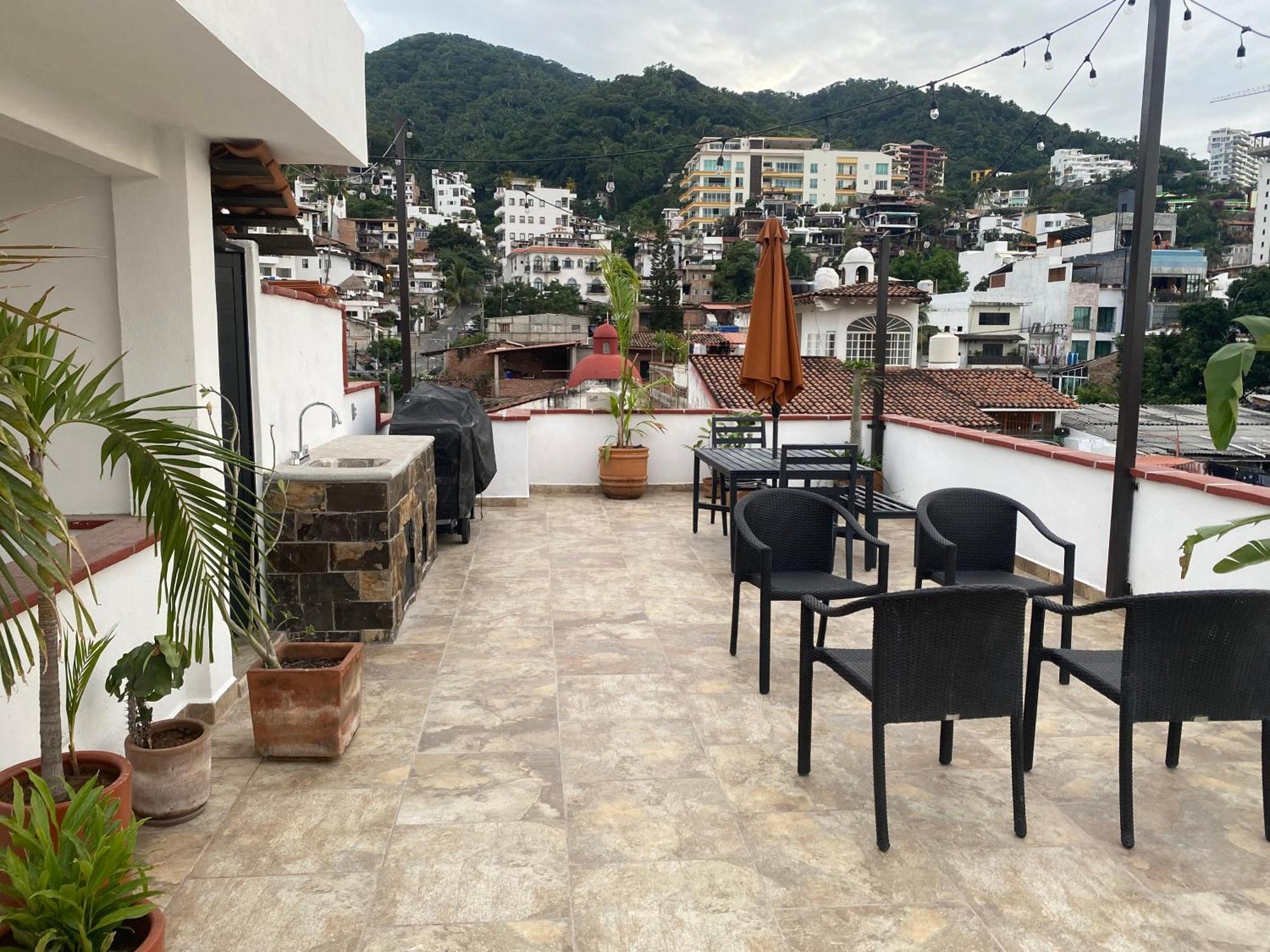 Apartment 6 Blocks To Beach, Roof Terrace With Spa Tub & Bbq