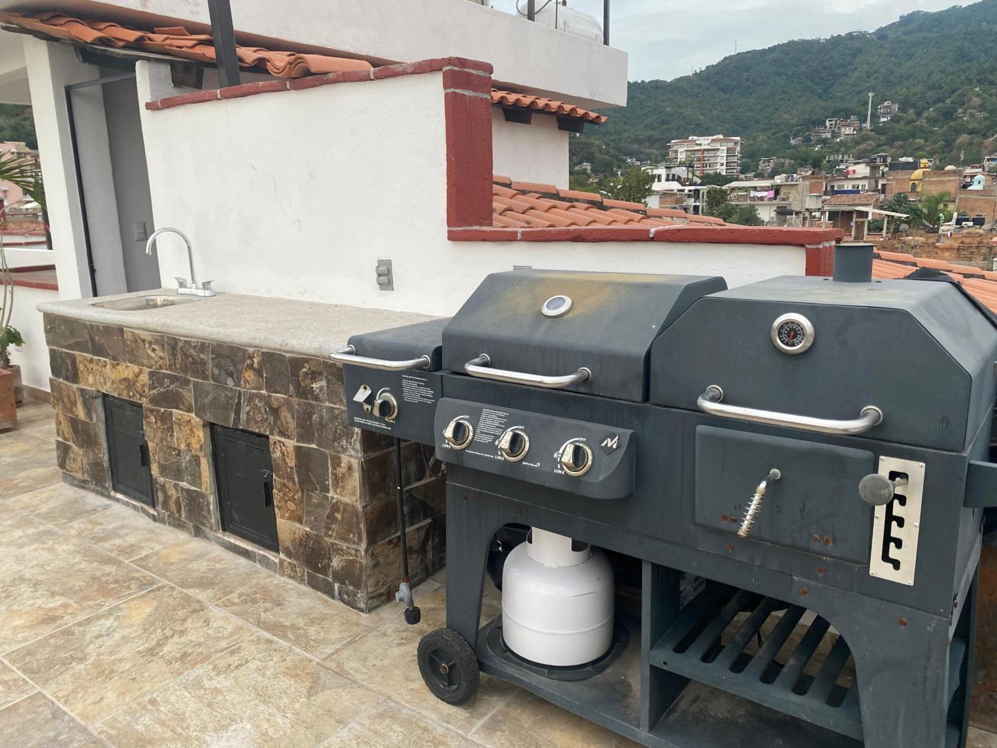 6 Blocks To Beach, Roof Terrace With Spa Tub & Bbq Apartment *