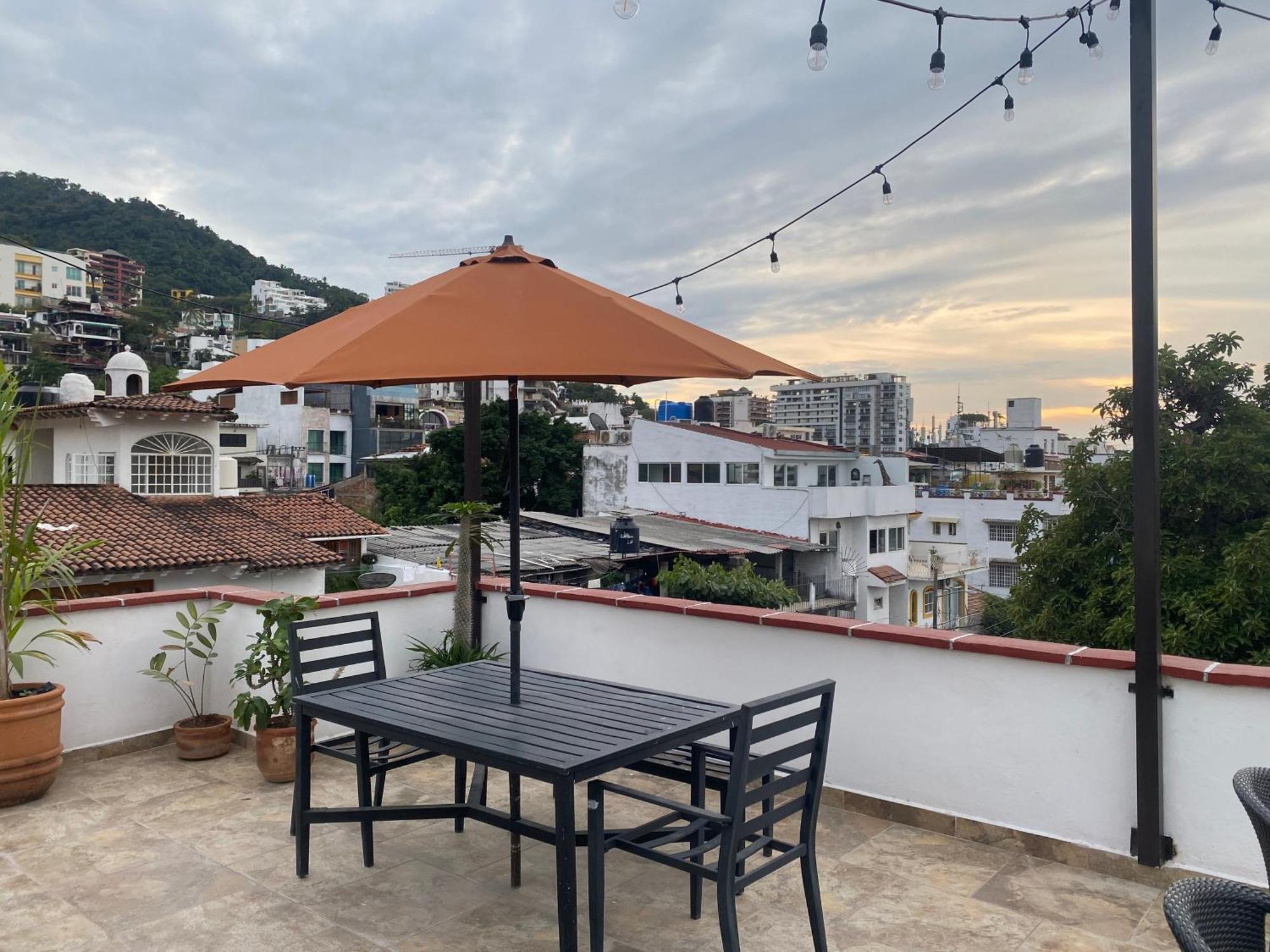 6 Blocks To Beach, Roof Terrace With Spa Tub & Bbq Apartment *