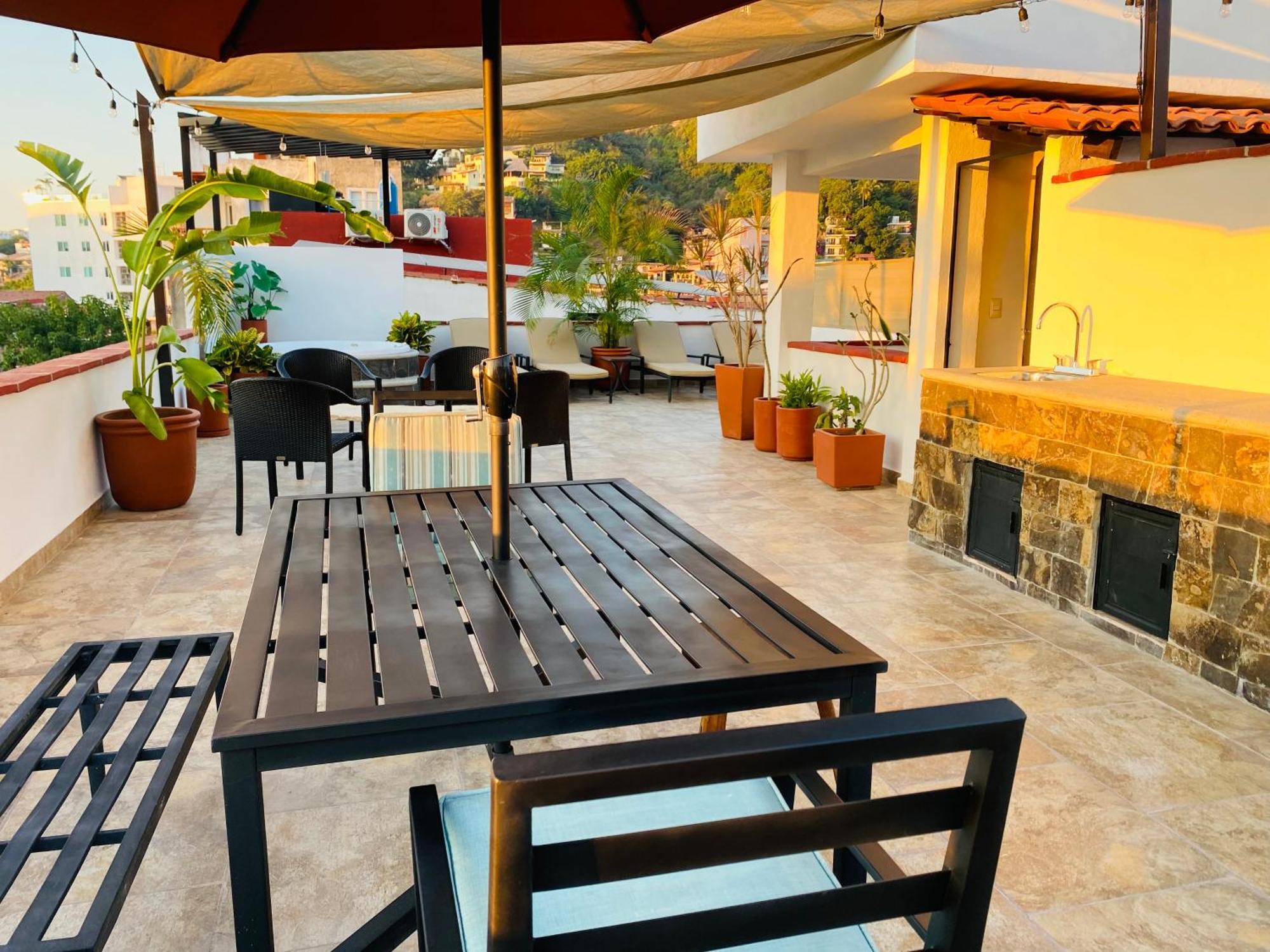 Apartment 6 Blocks To Beach, Roof Terrace With Spa Tub & Bbq *