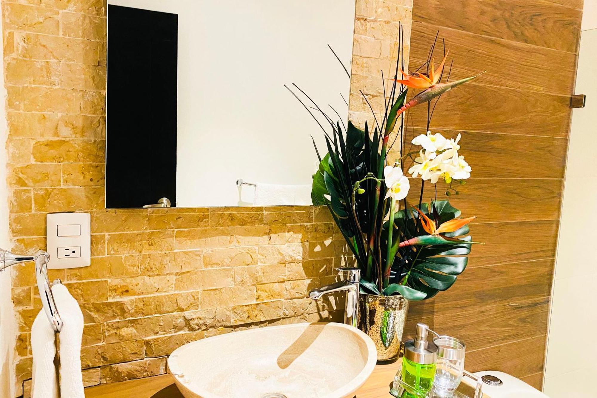 6 Blocks To Beach, Roof Terrace With Spa Tub & Bbq Apartment
