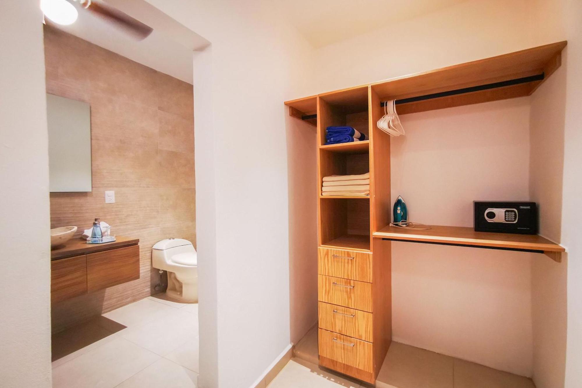 6 Blocks To Beach, Roof Terrace With Spa Tub & Bbq